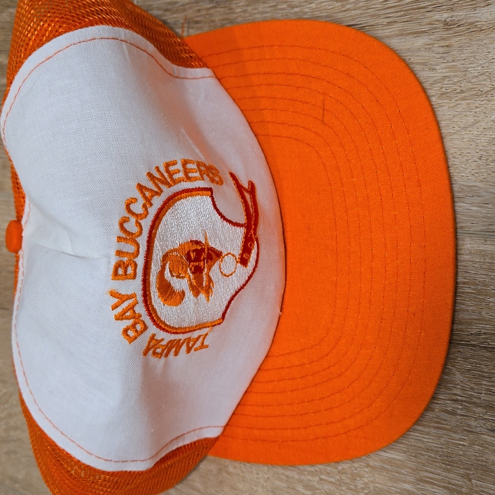 Vtg 80s NWOT deadstock Tampa Bay Buccaneers mesh snapback Trucker hat NFL